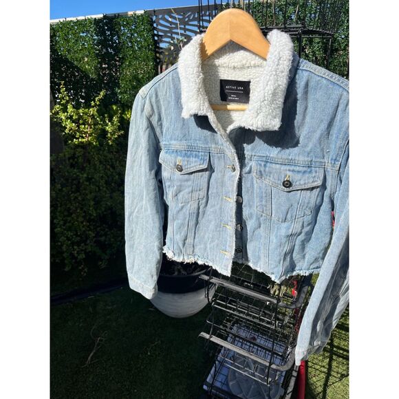 Size Small Sherpa Lined Cropped Denim Lightwash Jacket - Picture 2 of 5